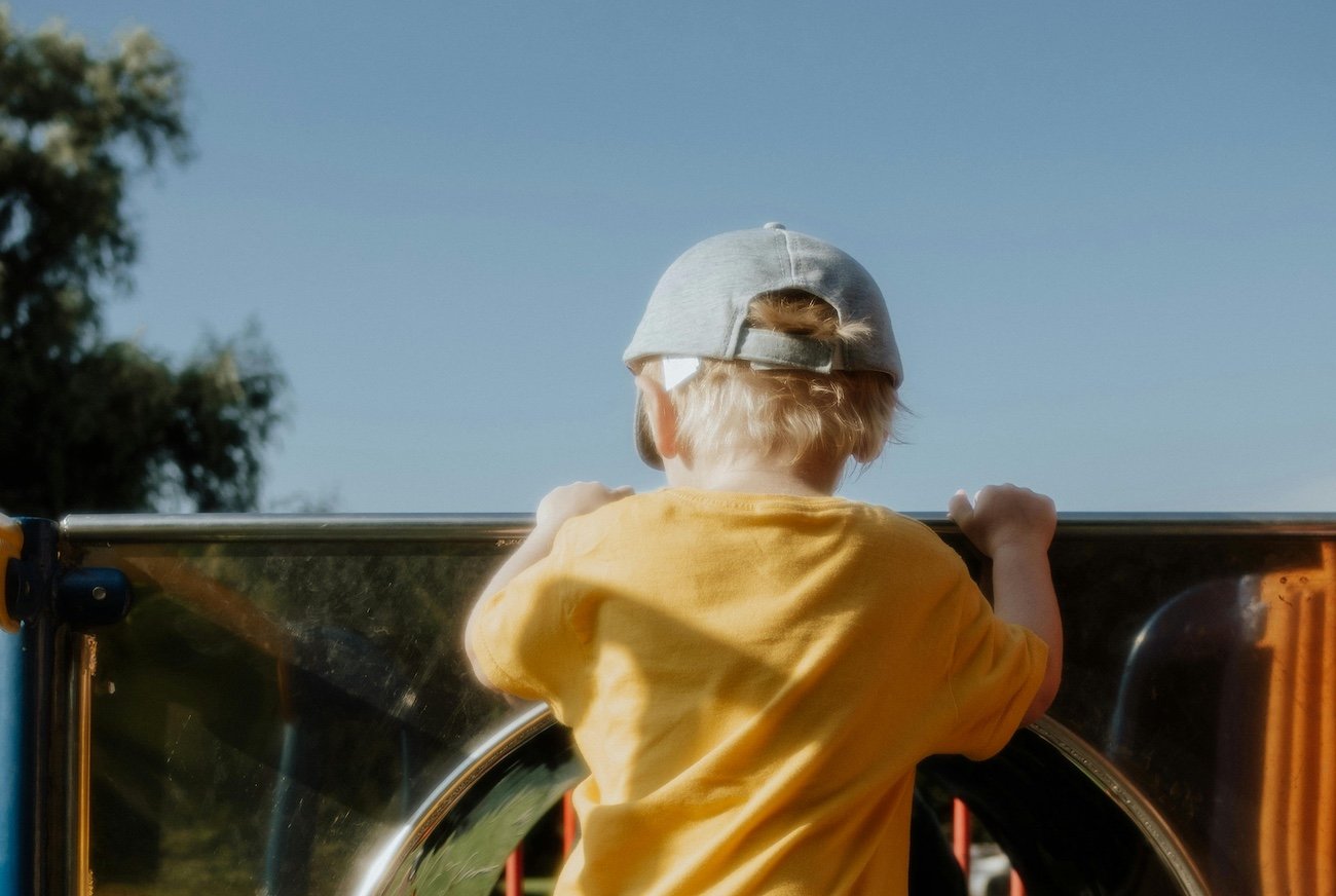 "Zobaczyłam ją na placu zabaw. Płakała…". Ta historia to dowód, iż wszystkie mamy tak samo