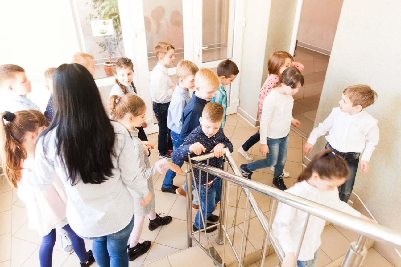Szkoła wymyśliła interesujący sposób na samodzielność dzieci. Rodzice są wściekli