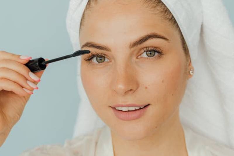 Gładkie i wyraźne brwi bez pomady i laminacji. Oto trik brwi na mydło