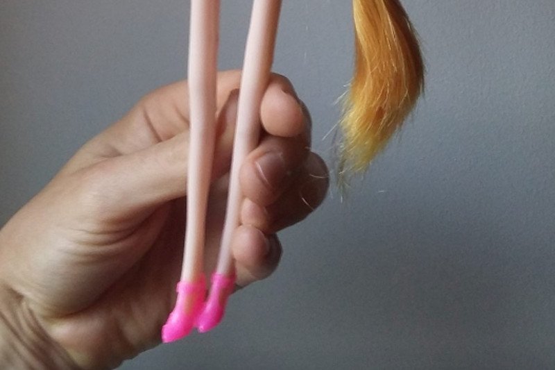 Lalka podarowana 3-letnim dzieciom.