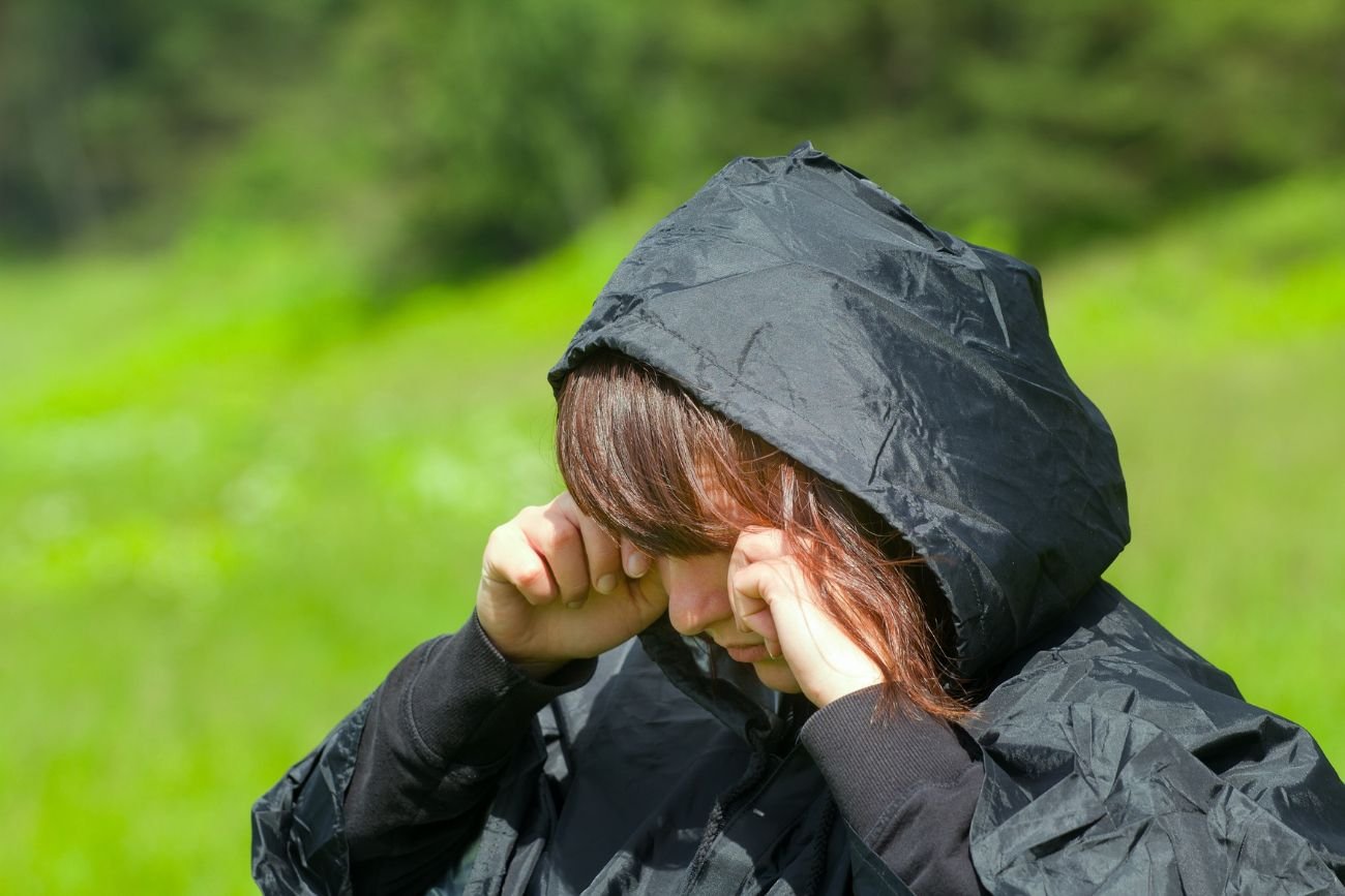 smutna nastolatka na koloniach