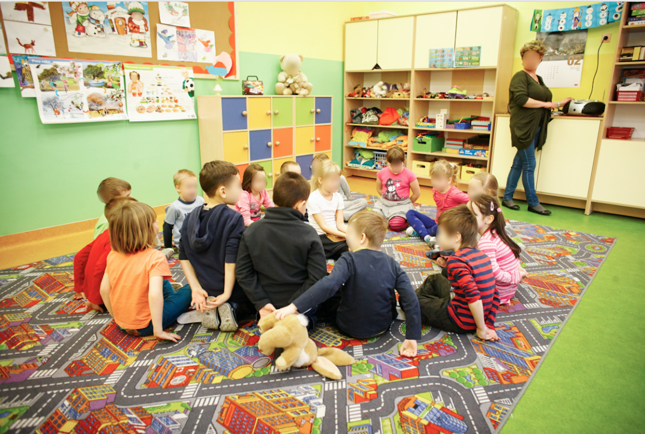 Przedszkola otwarte do 20:00 to dla mnie smutny znak naszych czasów. Dziecko do odbioru przed snem