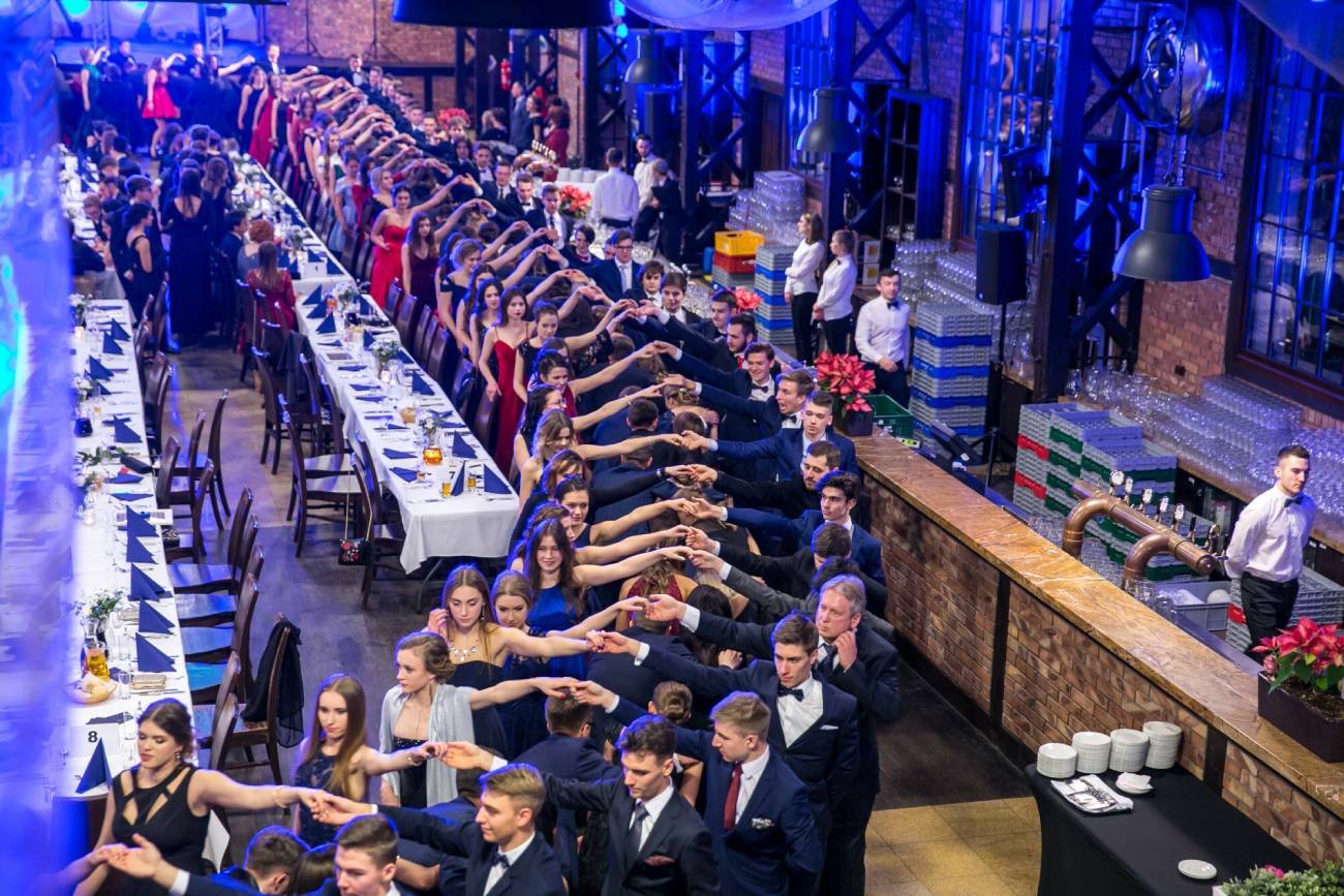 studniówka, alkohol, maturzyści, bal studniówkowy, alkohol na studniówce