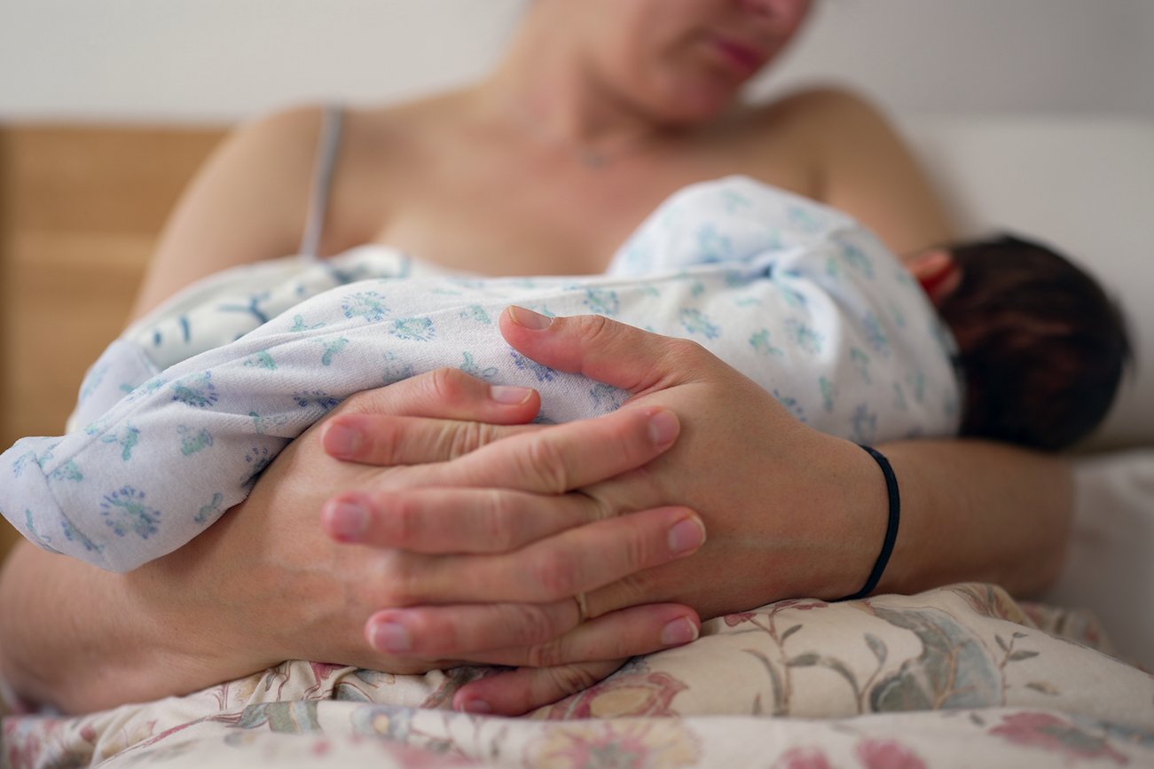 "Karmienie piersią miało być 'czułe' i 'piękne'. Dla mnie stało się źródłem wstydu i bólu"