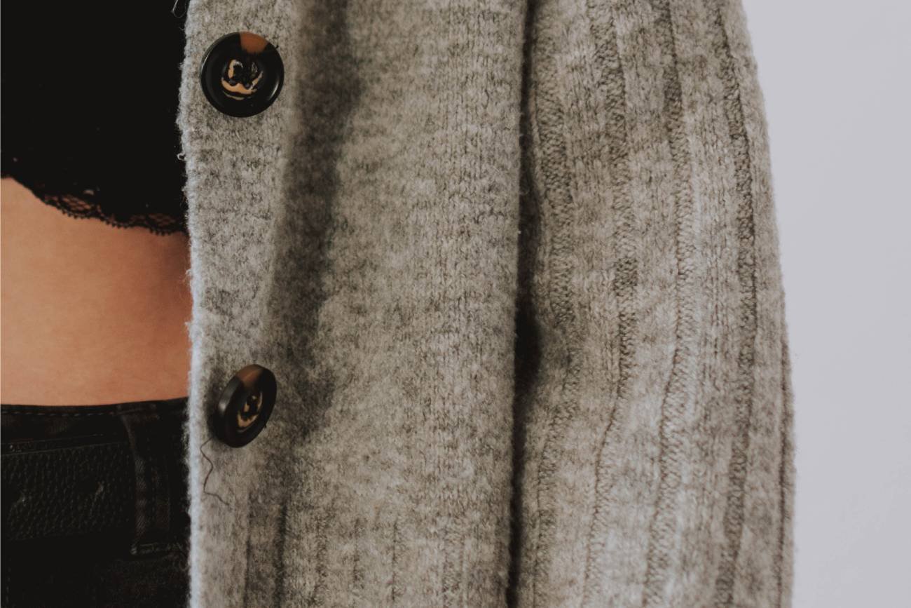 lakier do paznokci, oczko w rajstopach, prujące się guziki, domowy trik, szybkie przyszycie guzika