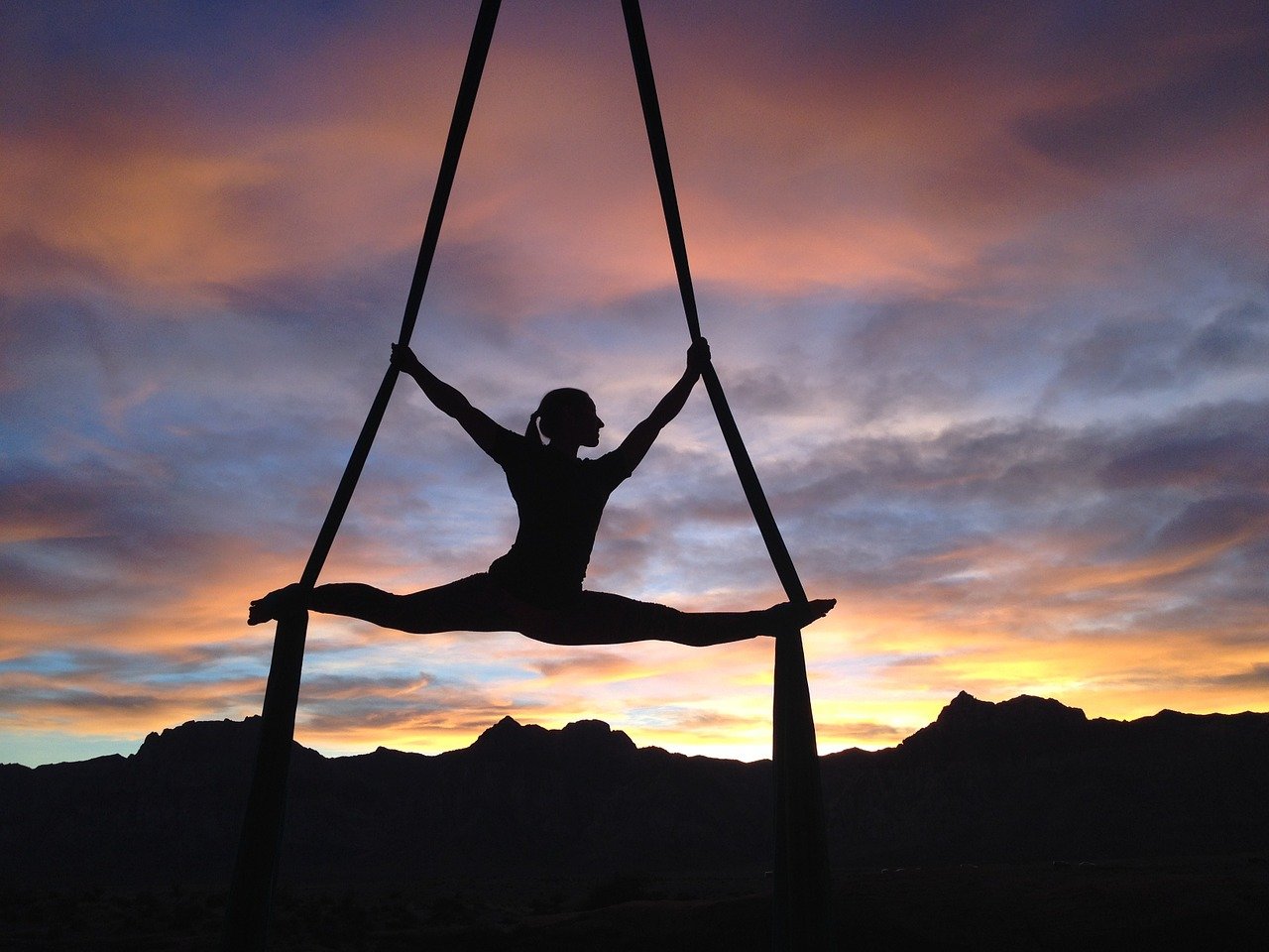 Fot. Pixabay/[url=http://pixabay.com/pl/sylwetka-aerialist-kobiet-kobieta-712399/]JudiCBell[/url] / [url=http://pixabay.com/pl/service/terms/#download_terms]CC O[/url]