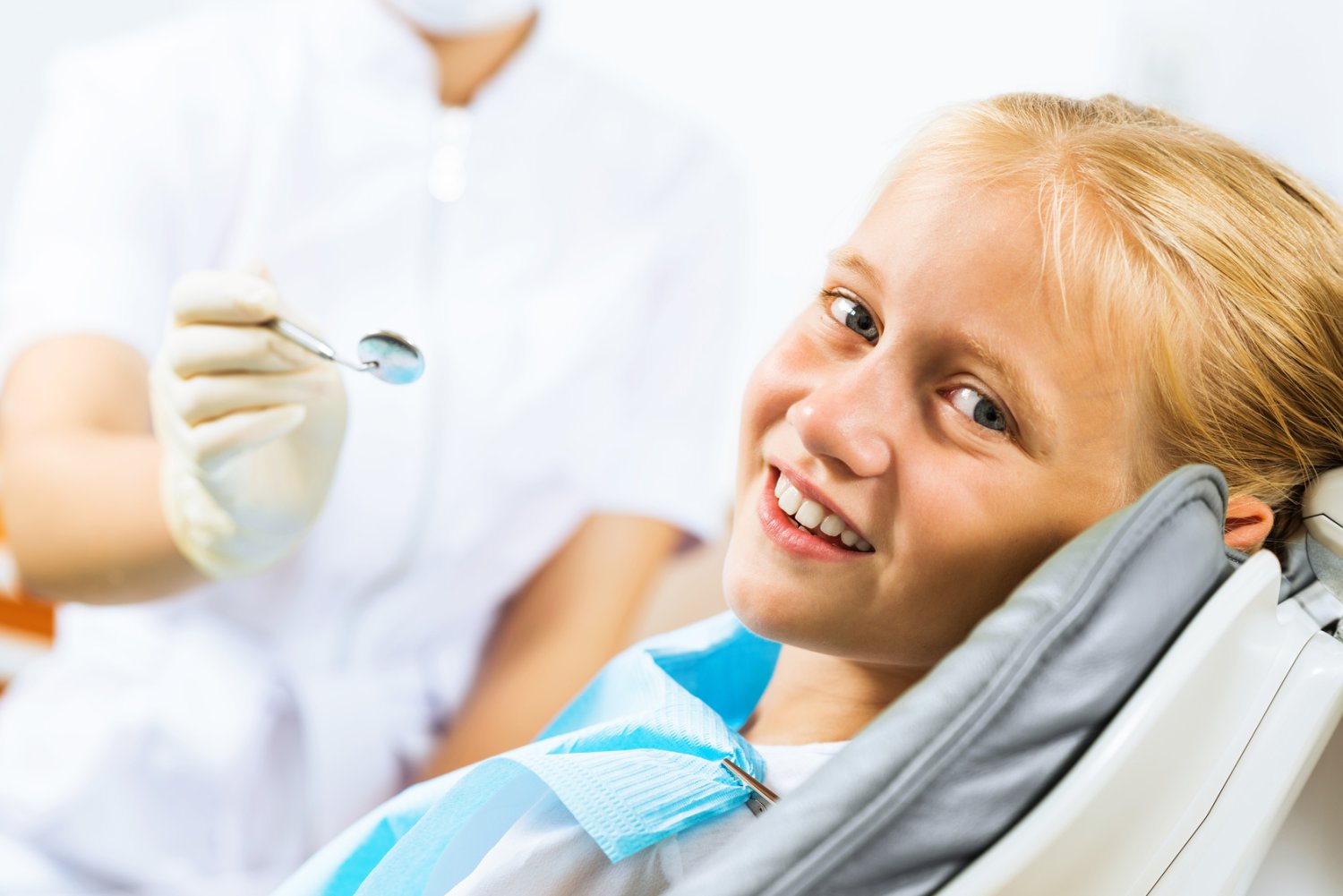 Twoje dziecko skończyło już dwa latka? Czas pomóc mu oswoić się z dentystą!