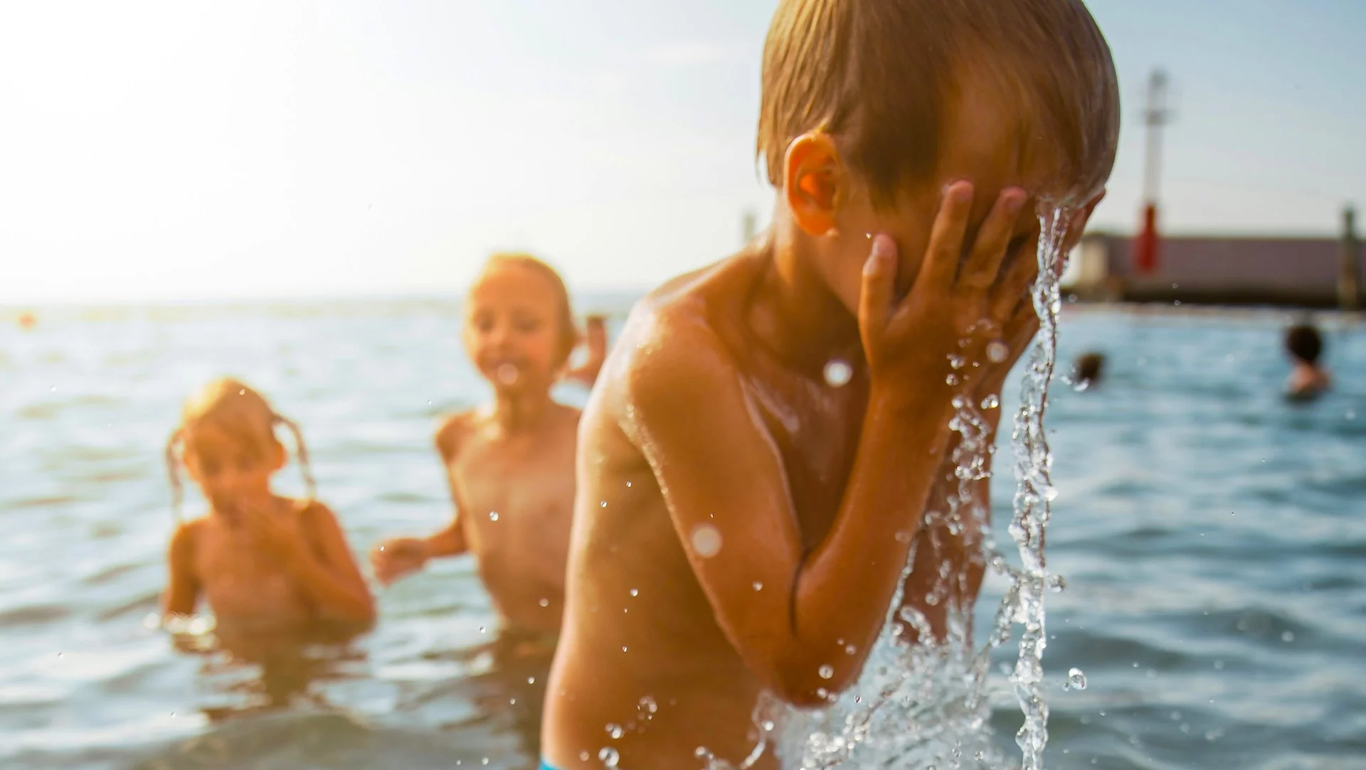 dzieci na plaży dzieci na plaży