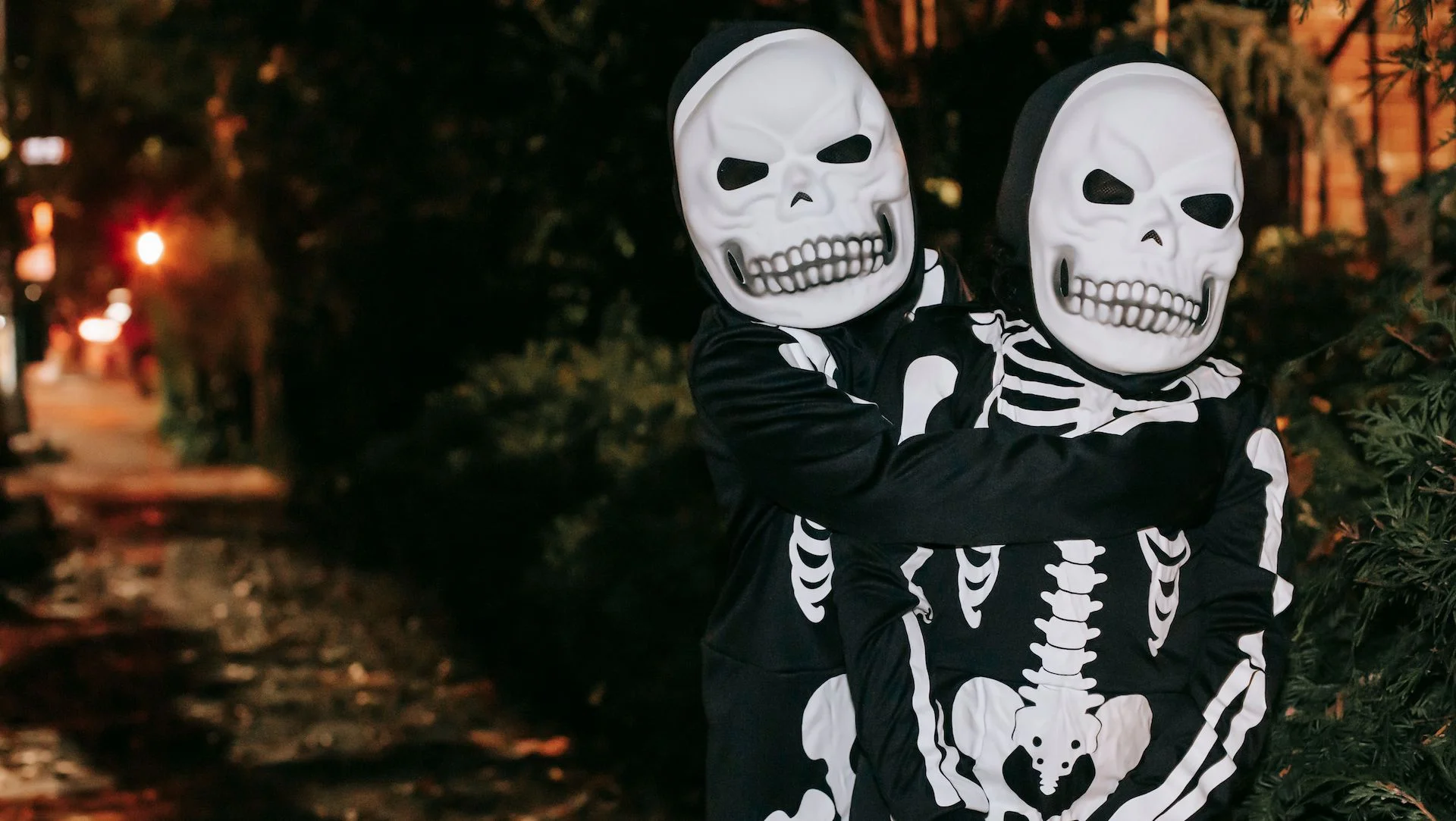 dzieci przebrane na Halloween