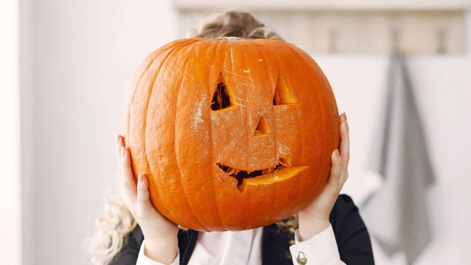 Halloween bez chodzenia po cukierki też może być udane. 7 innych pomysłów na wieczór z dzieckiem