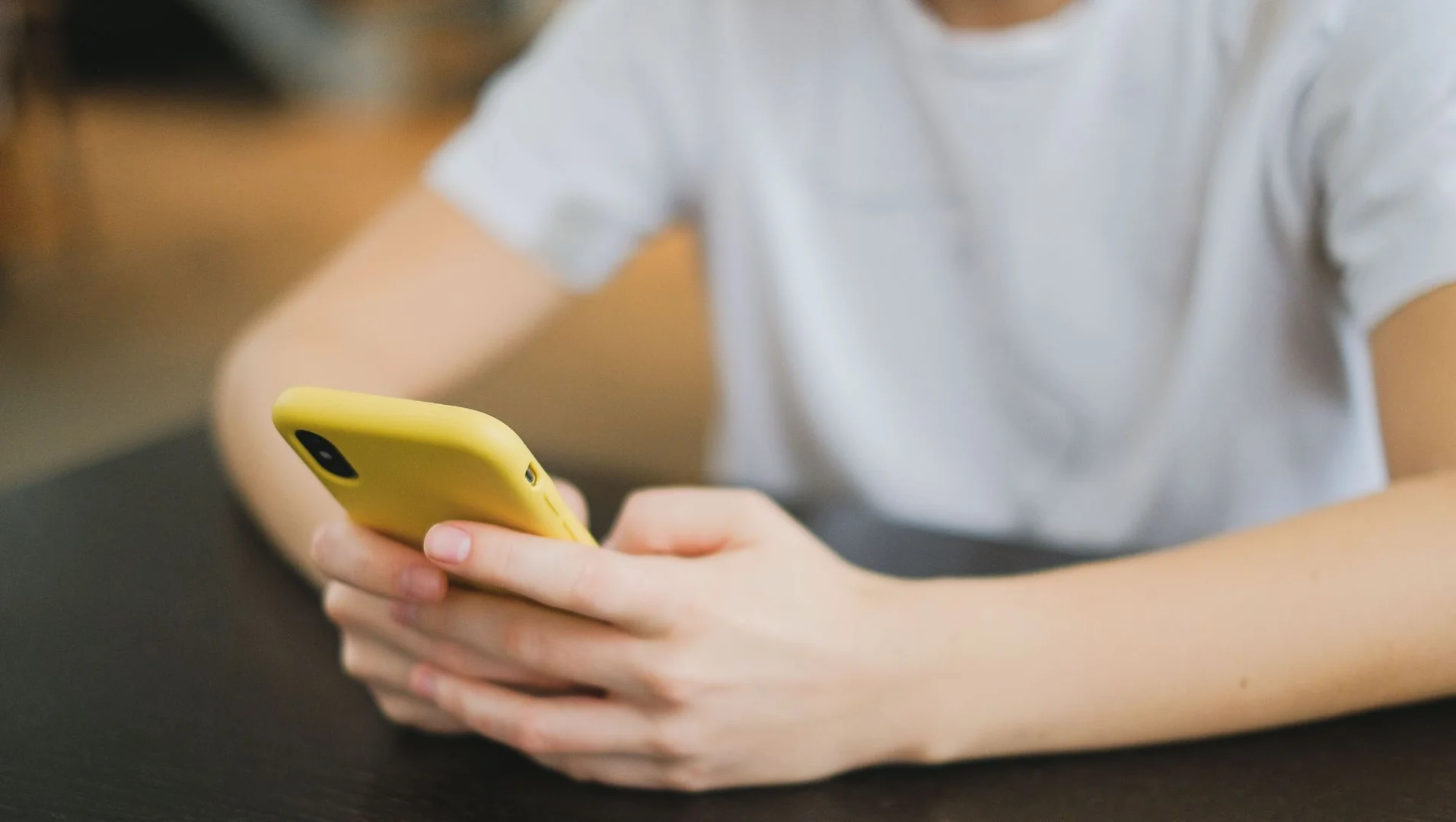 Nawet 20 punktów ujemnych za telefon w szkole. Jedno kliknięcie może wpłynąć na ocenę z zachowania