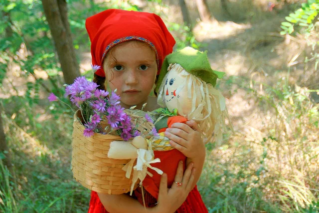 Fot. Pixabay / [url=https://pixabay.com/en/girl-red-little-red-riding-hood-835039/][/url] / [url=https://pixabay.com/en/service/terms/#download_terms]CC0 Public Domain[/url]