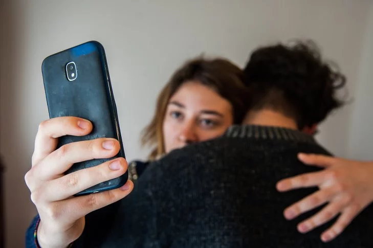 Kontrola w związku - sprawdzanie telefonu partnera