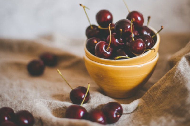 Jak drylować wiśnie i czereśnie? Do tych 5 trików nie potrzebujesz drylownicy!
