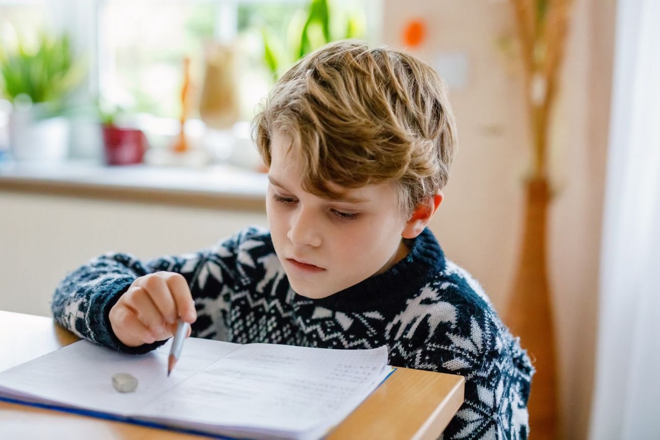 Staś ma 8 lekcji, więc mamusia rozkręca aferę. Nie róbmy z dzieci życiowych oferm