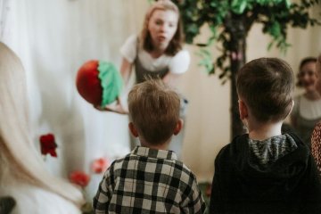 Nie wszyscy popierają takie zabawy dla małych dzieci. impreza andrzejkowa w przedszkolu