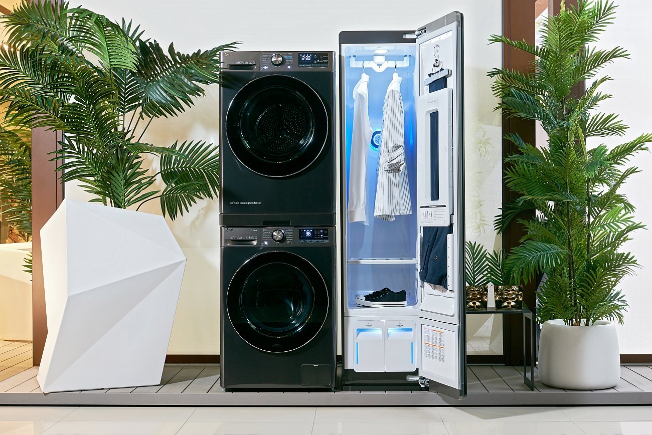 Pralka LG Vivace i szafa parowa LG Styler to inteligentne urządzenia wykorzystujące do czyszczenia i odświeżania ubrań technologię z użyciem pary wodnej.