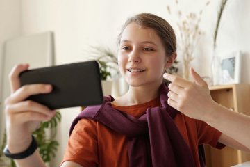 mewing: trend wśród uczniów