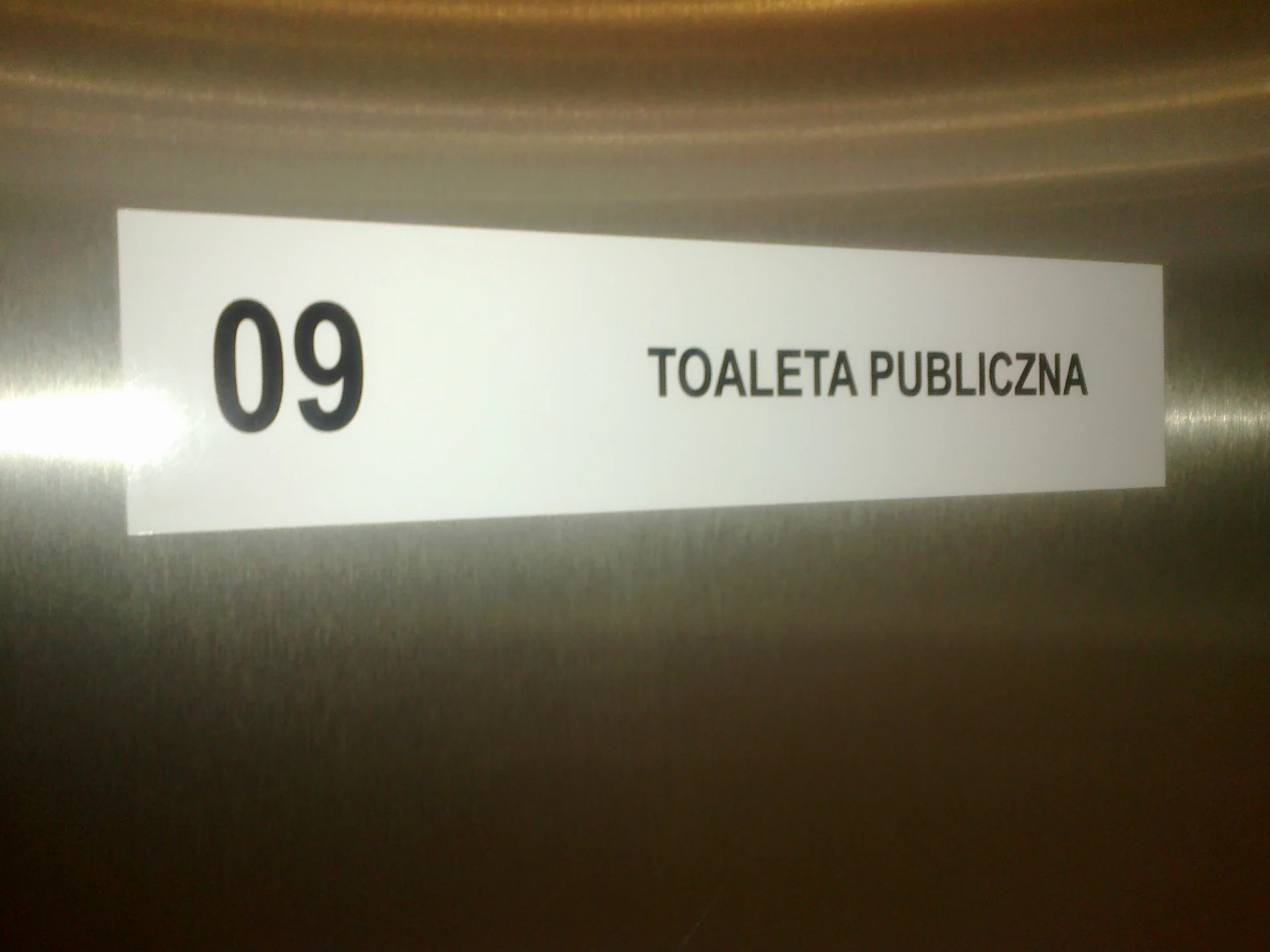 Łazienki na stacjach II linii metra na razie są zamknięte.