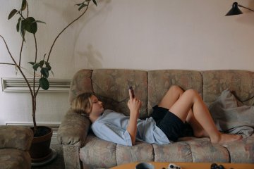 Uzależnienie od smartfonów a relacje z rodzicami.