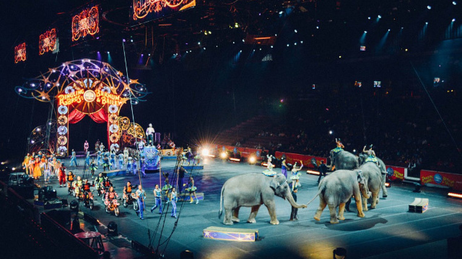 Fot. Pixabay / [url=https://pixabay.com/en/circus-arena-ring-manege-fun-show-828680/]Unsplash[/url] / [url=https://pixabay.com/en/service/terms/#usage]CC0 Public Domain[/url]