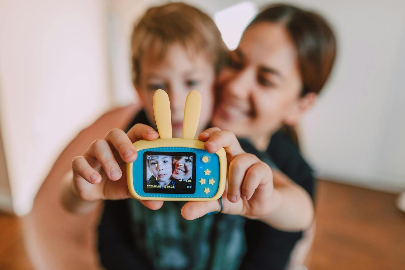 Pokazywanie zdjęć dziecka w sieci jest groźniejsze niż myślisz. AI robi z nich obrzydliwy użytek