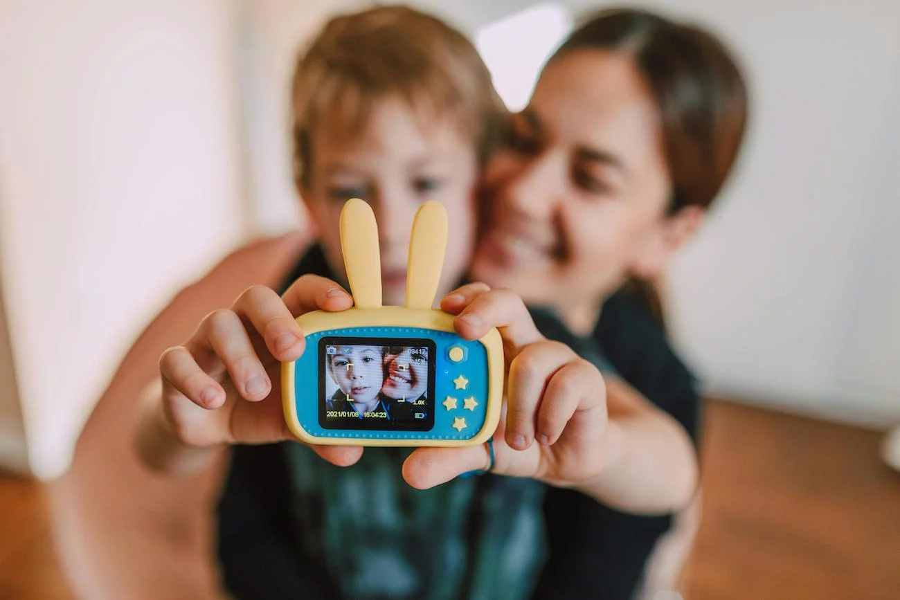 mama robi sobie selfie z synem
