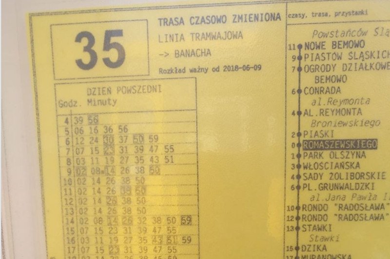 Jak często jeżdżą tramwaje niskopodłogowe w Warszawie na Bielanach?