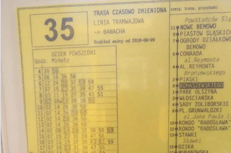 Jak często jeżdżą tramwaje niskopodłogowe w Warszawie na Bielanach?