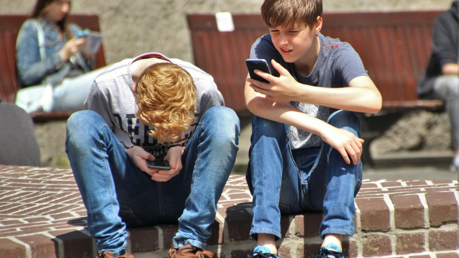 Grupy klasowe dla dzieci na FB powinny być zakazane. "Z tego robi się arena hejtu"