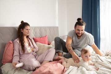 Rola taty w karmieniu niemowlaka.