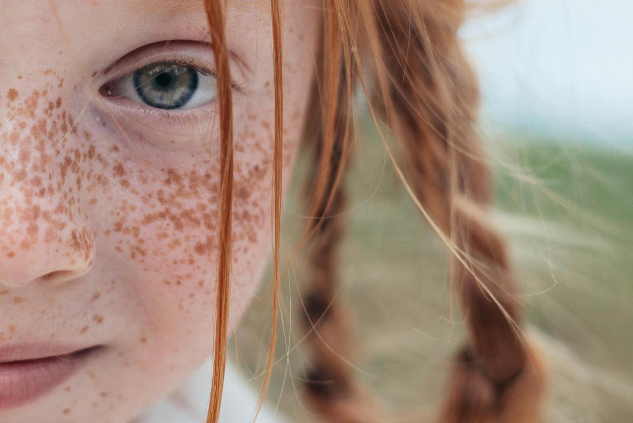 ruda piegowata dziewczynka ruda dziewczynka