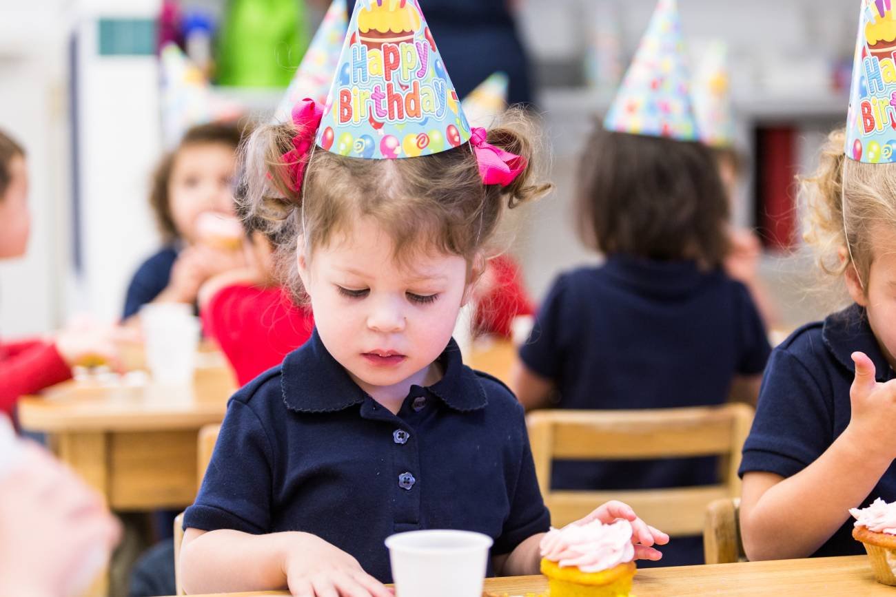 Zasada na przedszkolnych urodzinach wkurzyła rodziców. Dyrektorka jest nieugięta