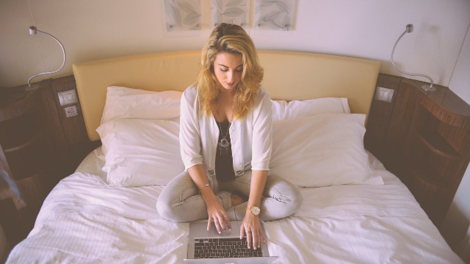 Fot. Pixabay / [url=https://pixabay.com/pl/kobieta-praca-%C5%82%C3%B3%C5%BCko-laptop-731894/]stokpic[/url] / [url=https://pixabay.com/pl/service/terms/#usage]CC0 Public Domain[/url]
