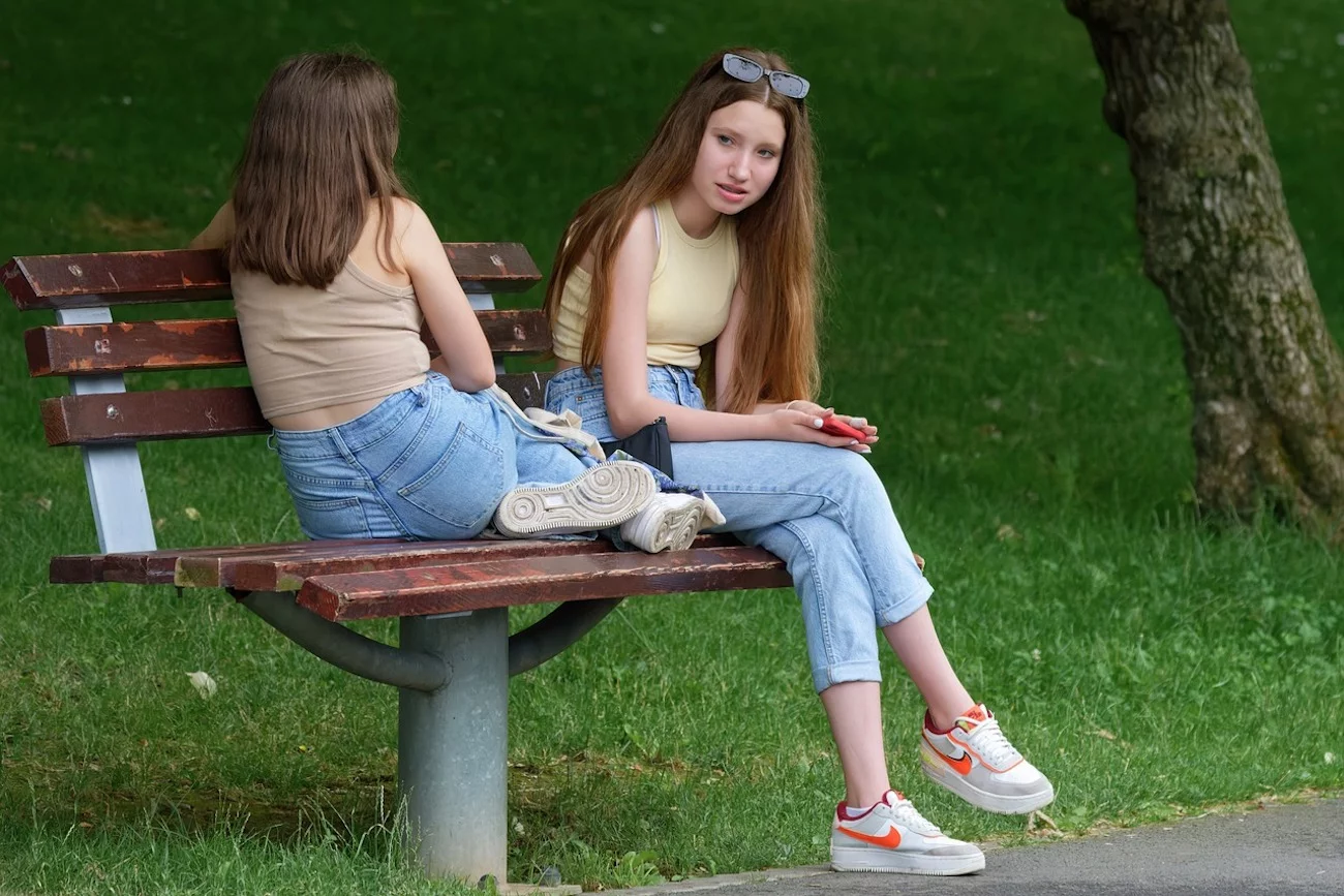 nastolatki w parku nastolatki w parku