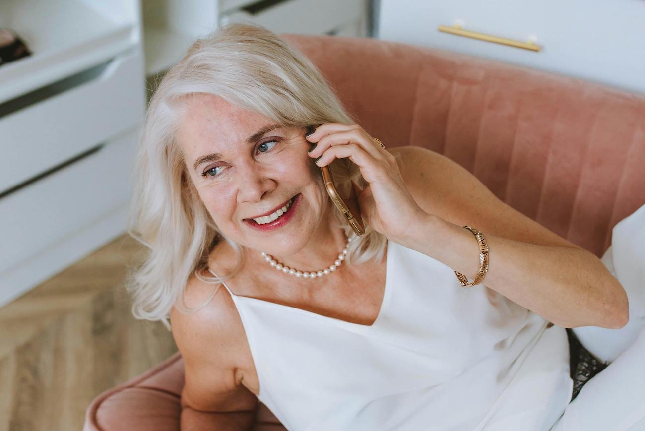 Babcia w PRL-u miała fartuch i robiła kisiel. Dziś ma hybrydy i bilety do Lizbony