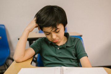 Czy nauczyciel ma prawo wstawić jedynkę lub minus za brak podręcznika?