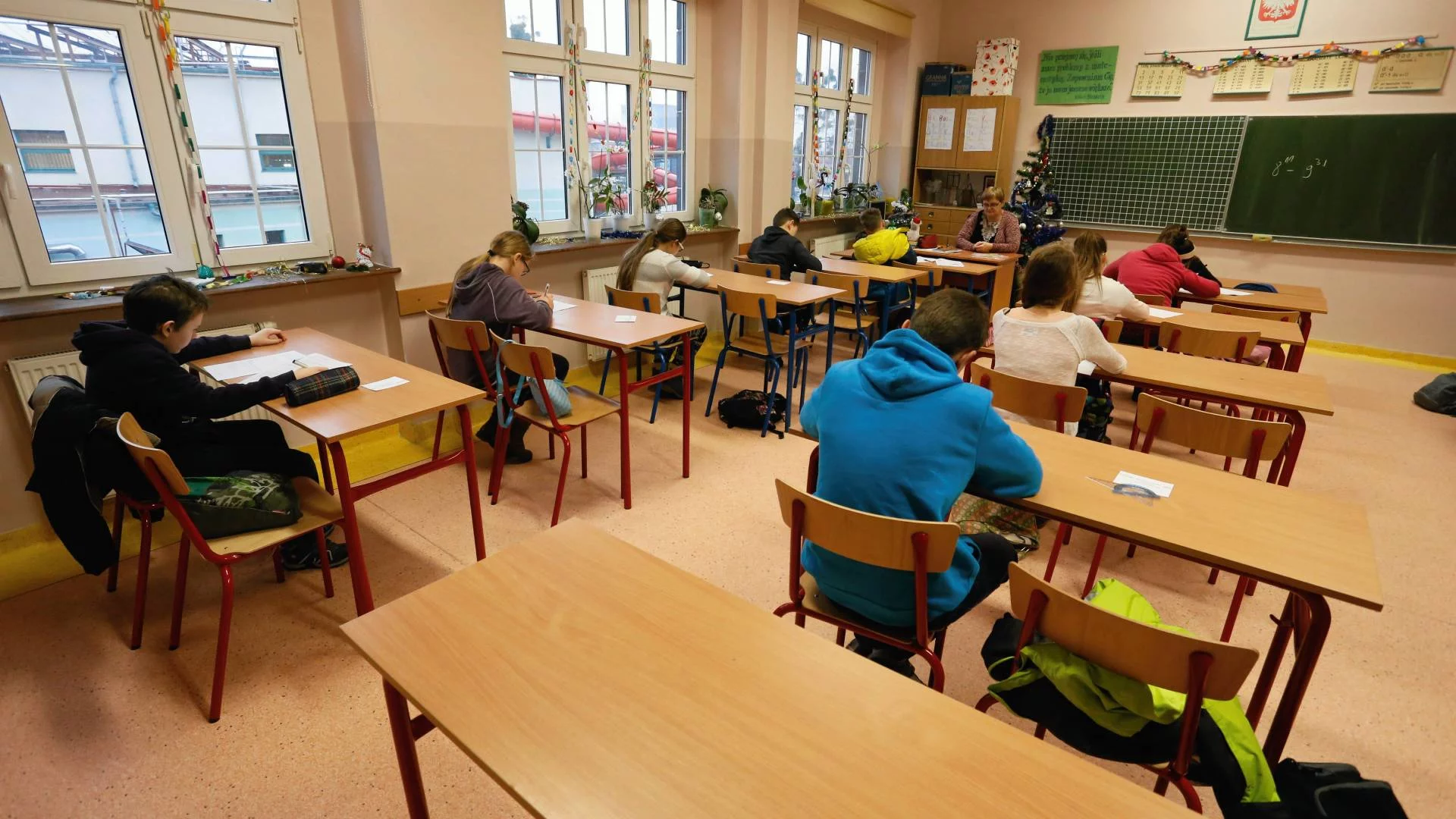 Polskie szkolnictwo w pigułce. Rodzice oburzeni absurdem z "nadrabianiem kartkówek"