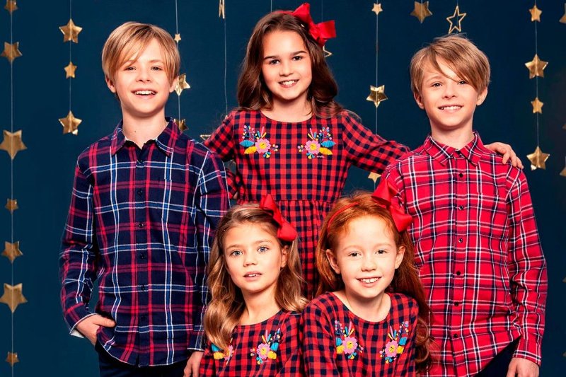 Co wybrać na świąteczną uroczystość: sweterek z Rudolfem czy tiulową spódniczkę? Popularna marka ubranek dziecięcych Endo podpowiada, jakie stylizacje wybrać na święta.