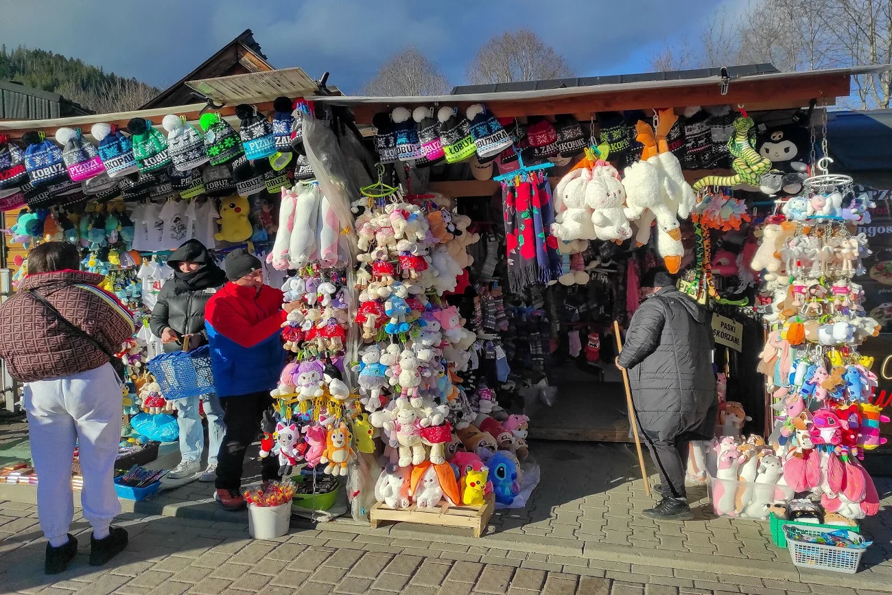 Zabawki na straganie.
