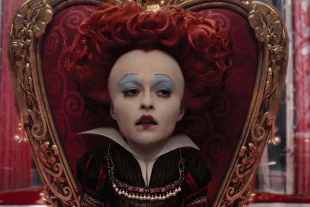 Fot. Screen z Youtube /  Trailer filmu "Alicja w krainie czarów" / [url=https://youtu.be/9POCgSRVvf0]Disney UK[/url]