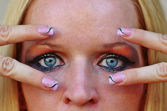 Fot. Pixabay / [url=https://pixabay.com/pl/make-up-kobieta-makija%C5%BC-917003/]YamaBSM[/url] / [url=https://pixabay.com/pl/service/terms/#usage]CC0 Public Domain[/url]