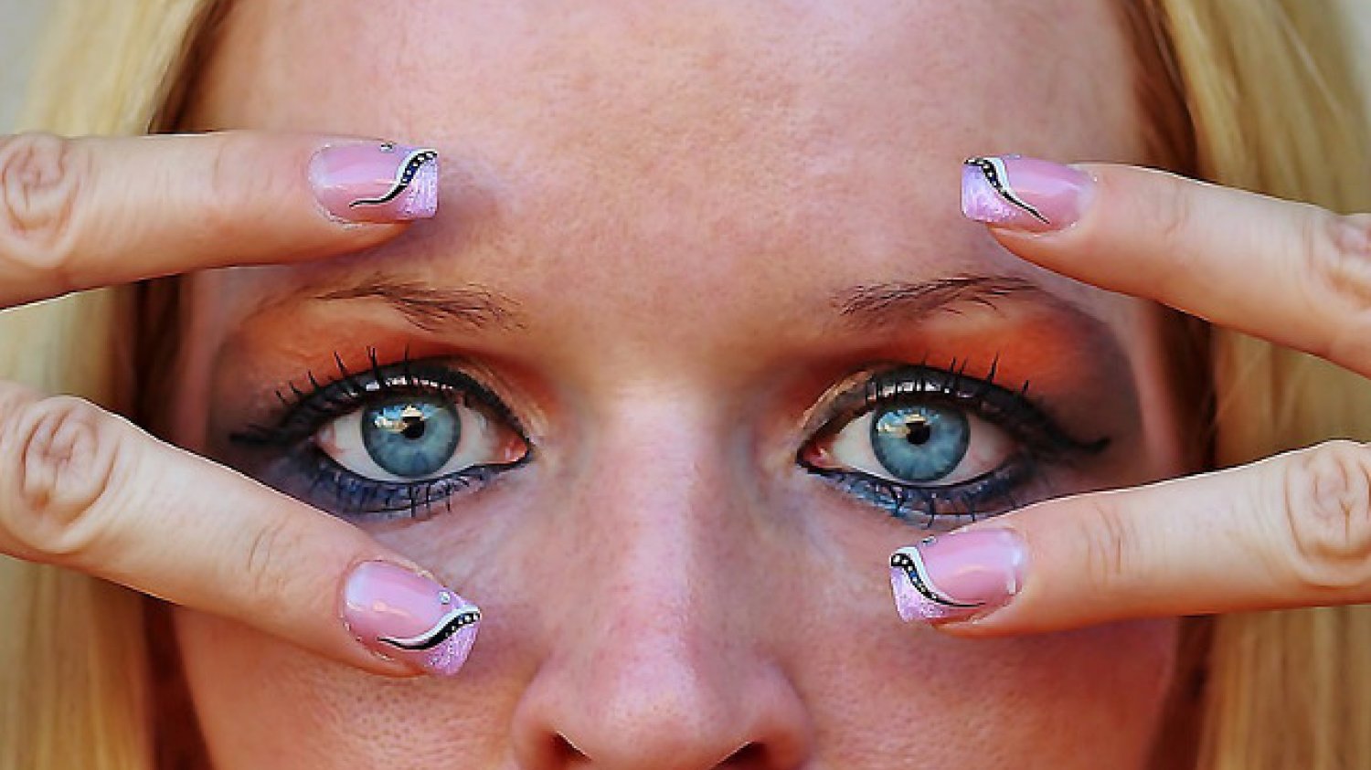 Fot. Pixabay / [url=https://pixabay.com/pl/make-up-kobieta-makija%C5%BC-917003/]YamaBSM[/url] / [url=https://pixabay.com/pl/service/terms/#usage]CC0 Public Domain[/url]