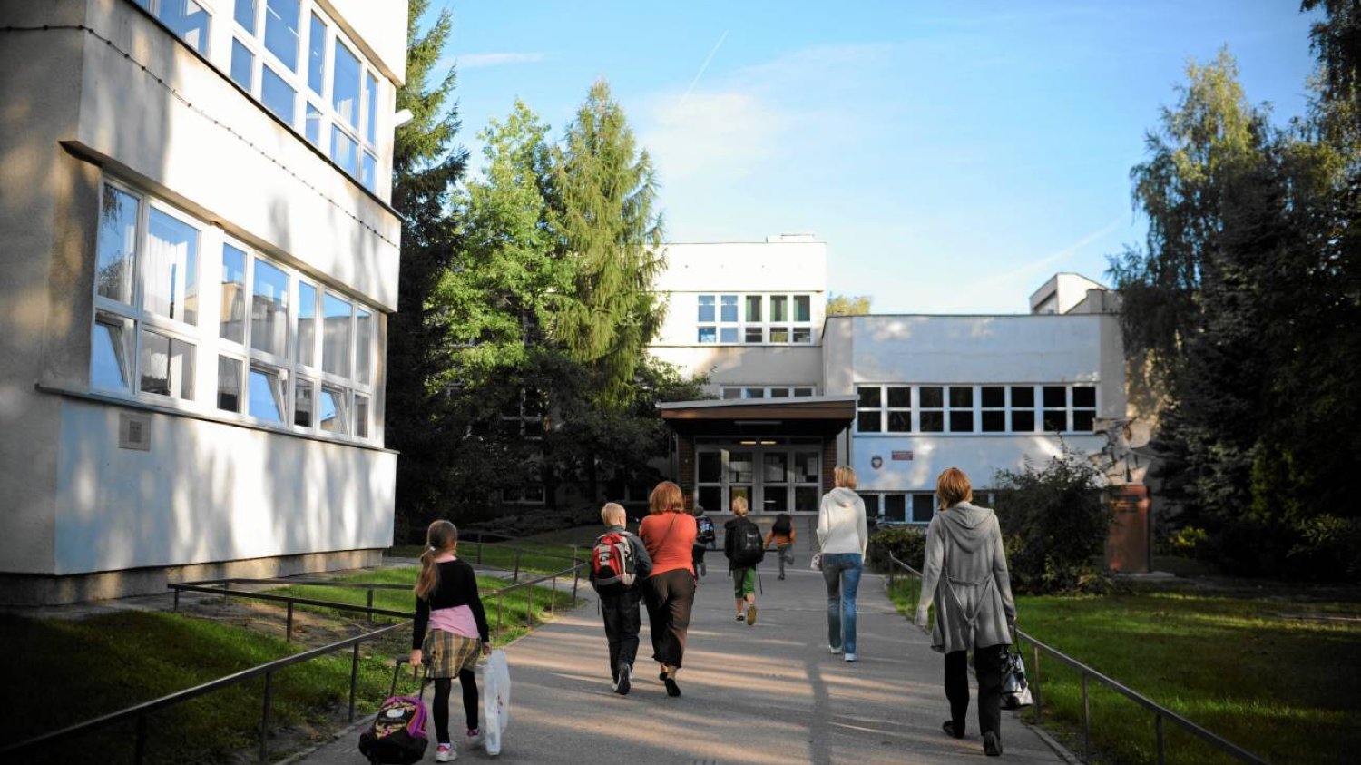 rodzice idą na wywiadówkę