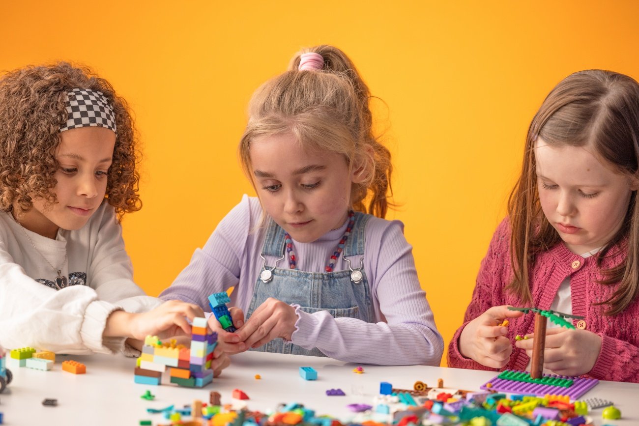 Jak presja perfekcjonizmu i uprzedzenia językowe wpływają na dziewczynki?