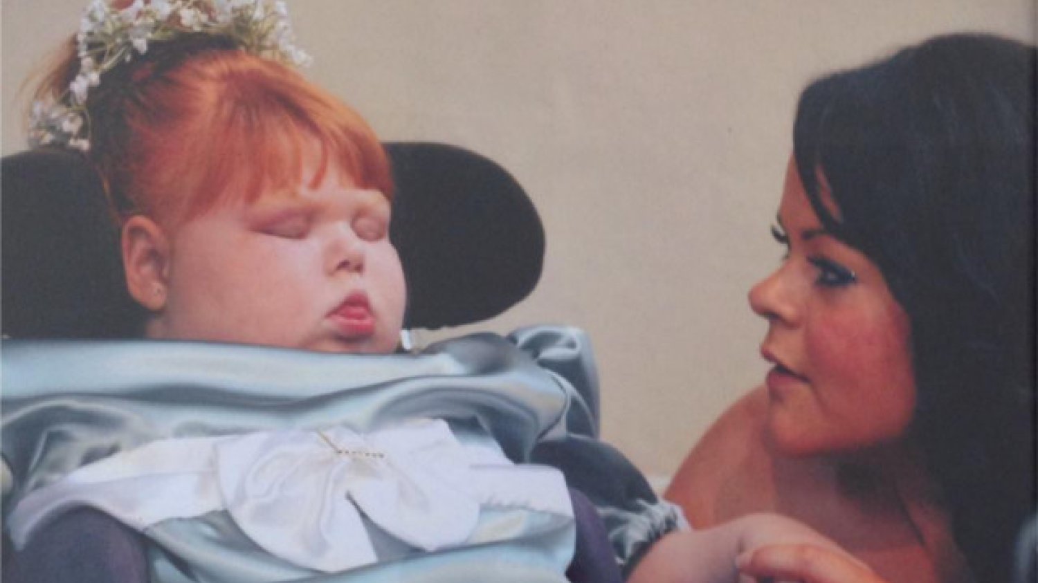 Nieuleczalnie chora Nancy Fitzmaurice z mamą