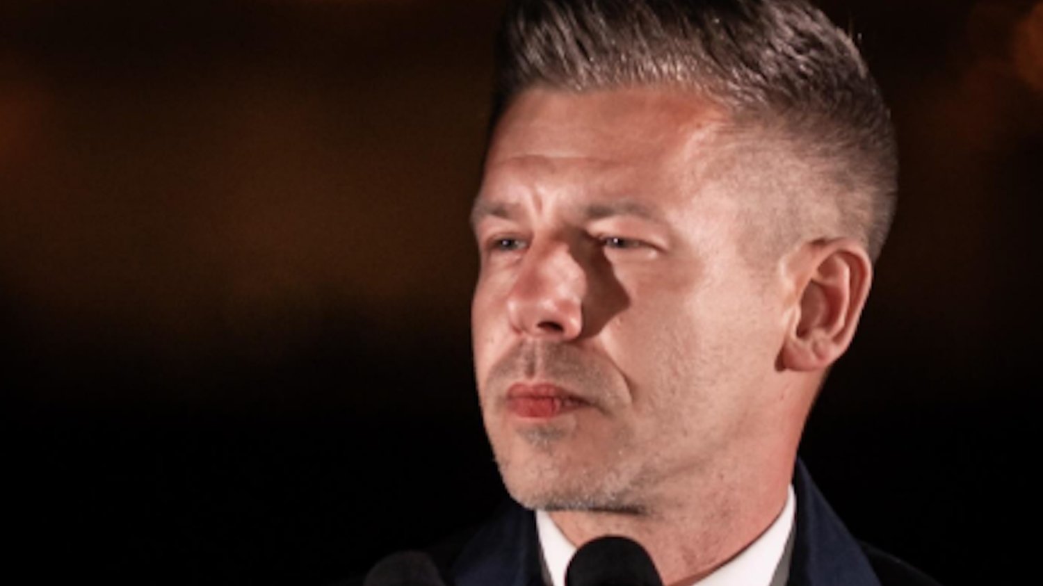 Peter Magyar i jego burzliwe życie rodzinne. Kim są żona i dzieci polityka? Na zdjęciu Peter Magyar