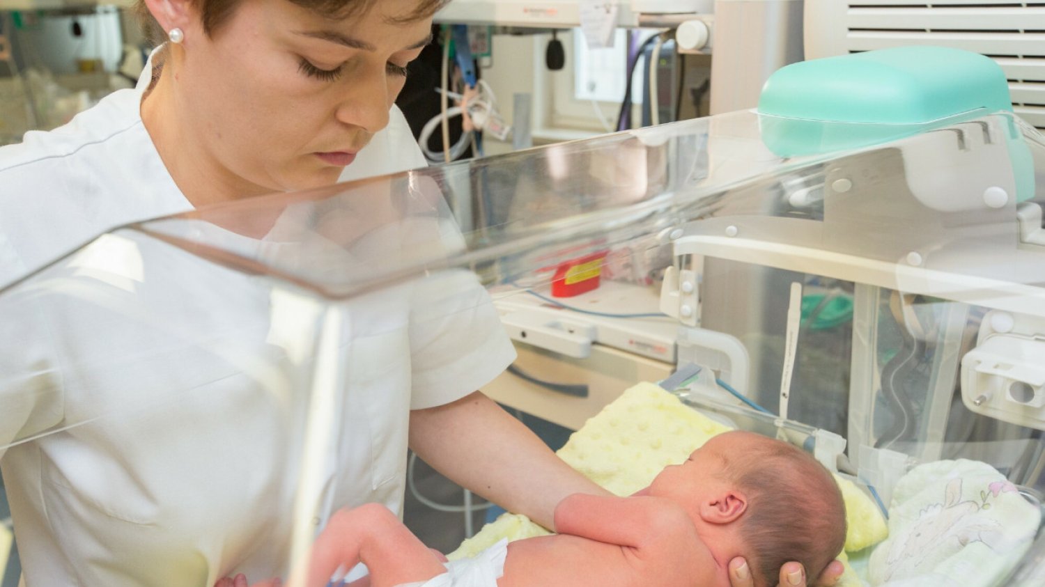 Operacje na płodzie w łonie mamy to zabiegi ratujące życie.