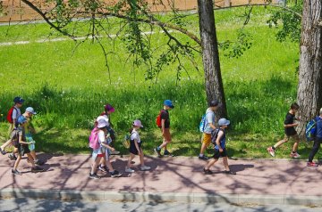 dzieci na koloniach