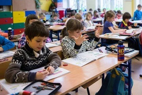 Szkoła, w której można ściągać - SP w Skokowej Szkoła, w której można ściągać - SP w Skokowej